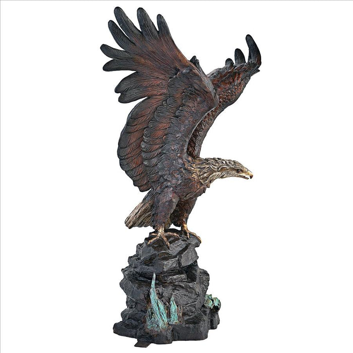 Design Toscano- Strength and Patriotism Bald Eagle Cast Bronze Garden Statue
