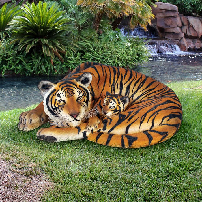 Design Toscano- Life-Size Resting Bengal Tigress and Cub Statue