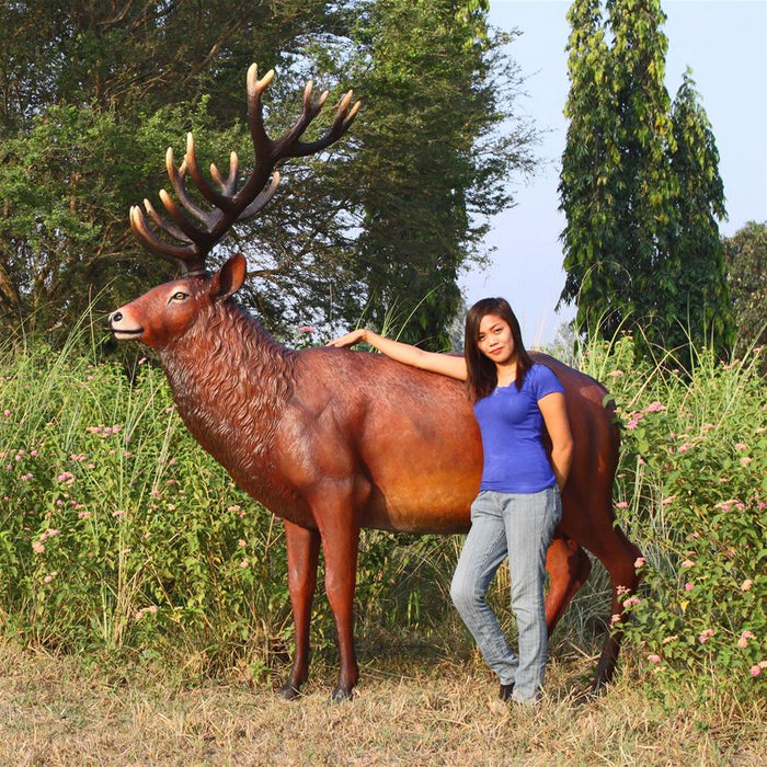 Design Toscano- Grande-Scale Red Deer Buck Statue
