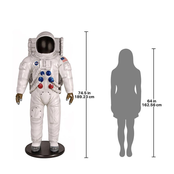 Design Toscano- Man on the Moon Astronaut Statue