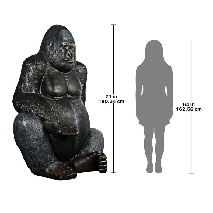 Design Toscano- Grande Scale Male Silverback Gorilla Photo Op Statue