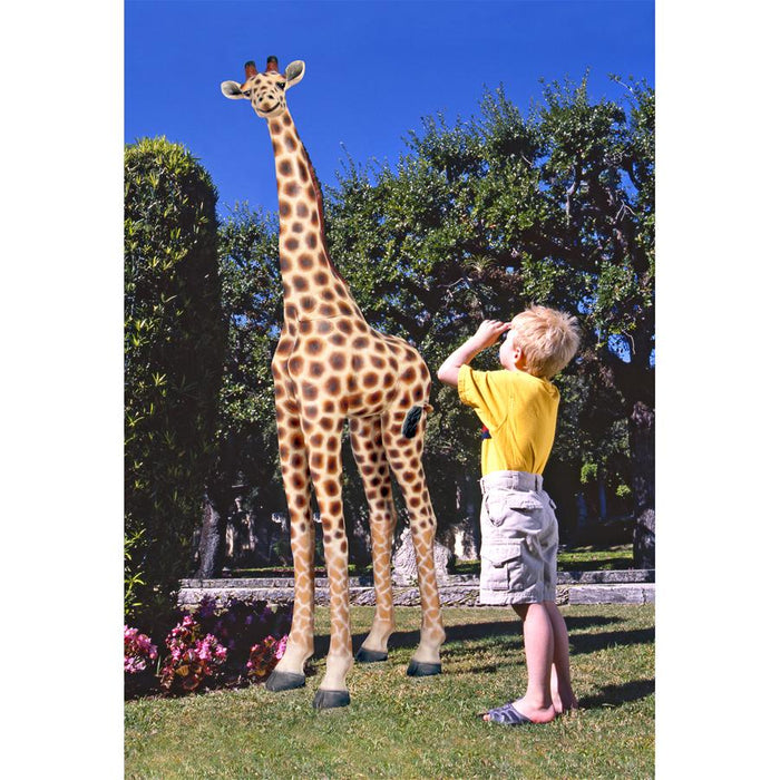 Design Toscano- Mombasa the Garden Giraffe Statue